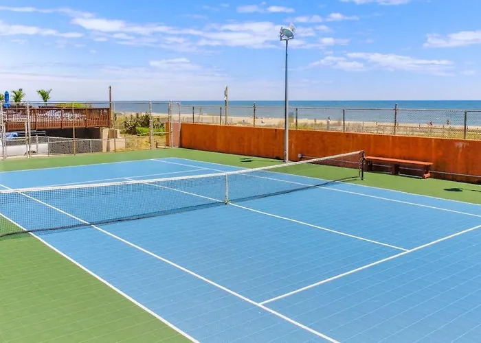 Updated Waterfront With Balcony Pools Game Sauna & Gym Holiday home Ocean City